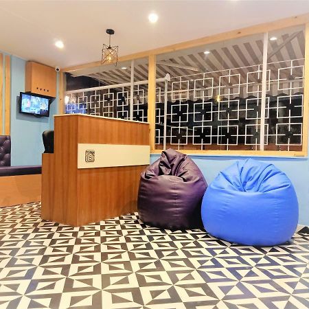 Stay Villa Hostel For Male And Female Мумбаї Екстер'єр фото