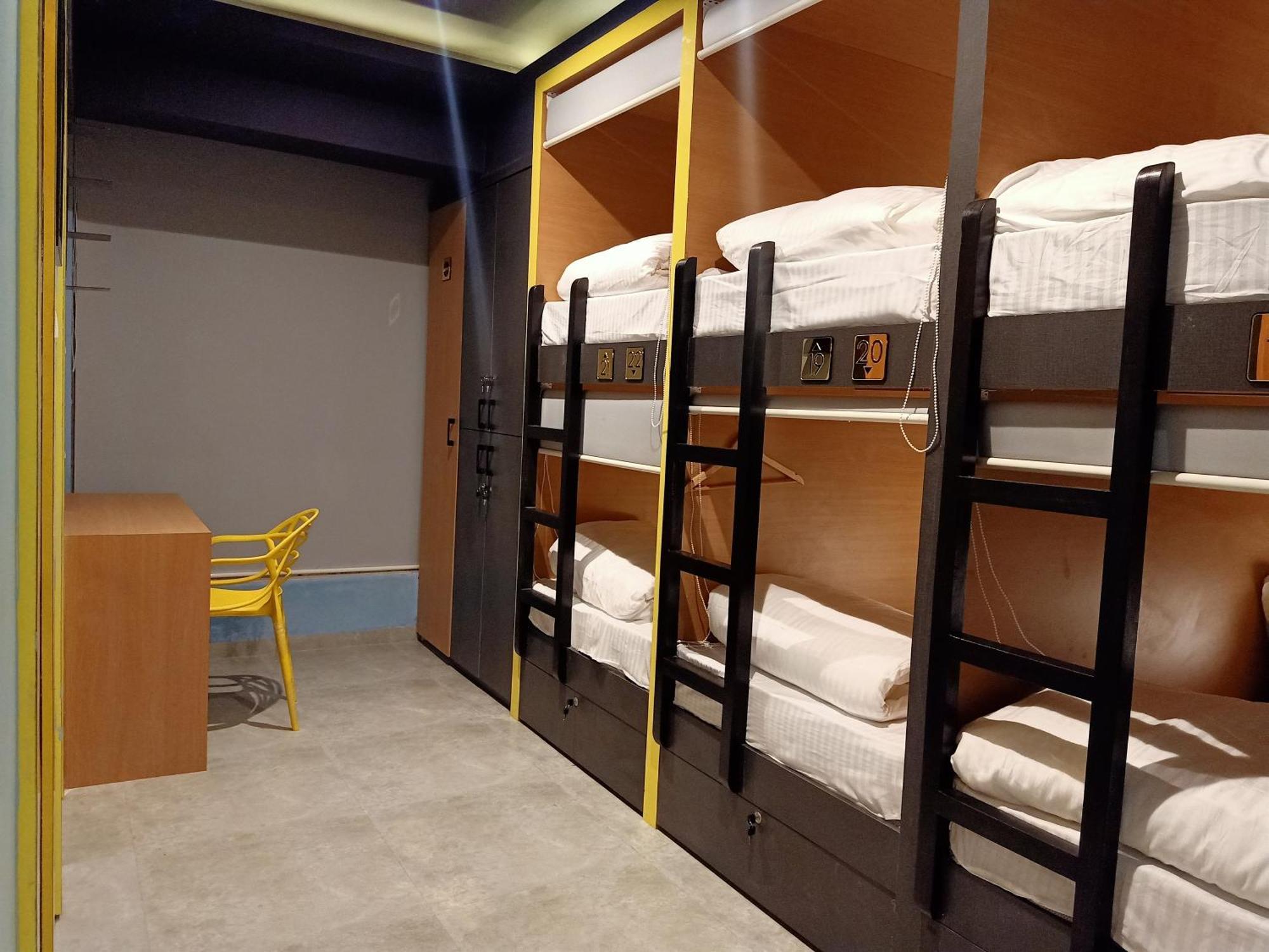 Stay Villa Hostel For Male And Female Мумбаї Екстер'єр фото