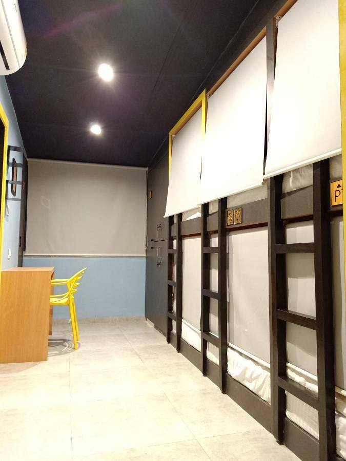 Stay Villa Hostel For Male And Female Мумбаї Екстер'єр фото