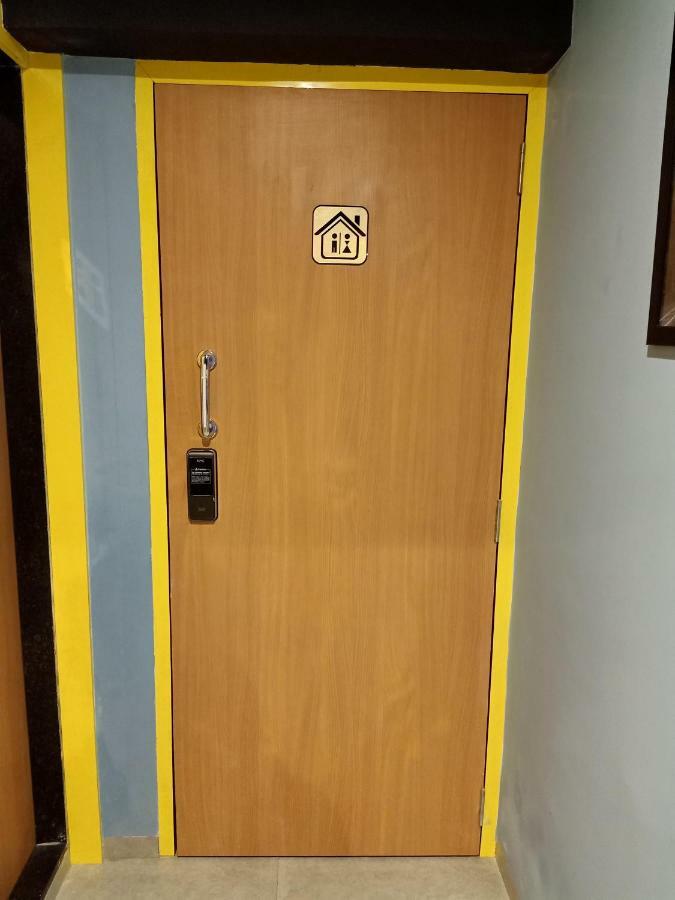 Stay Villa Hostel For Male And Female Мумбаї Екстер'єр фото