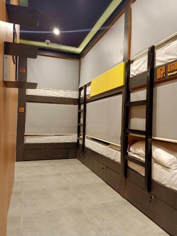 Stay Villa Hostel For Male And Female Мумбаї Екстер'єр фото